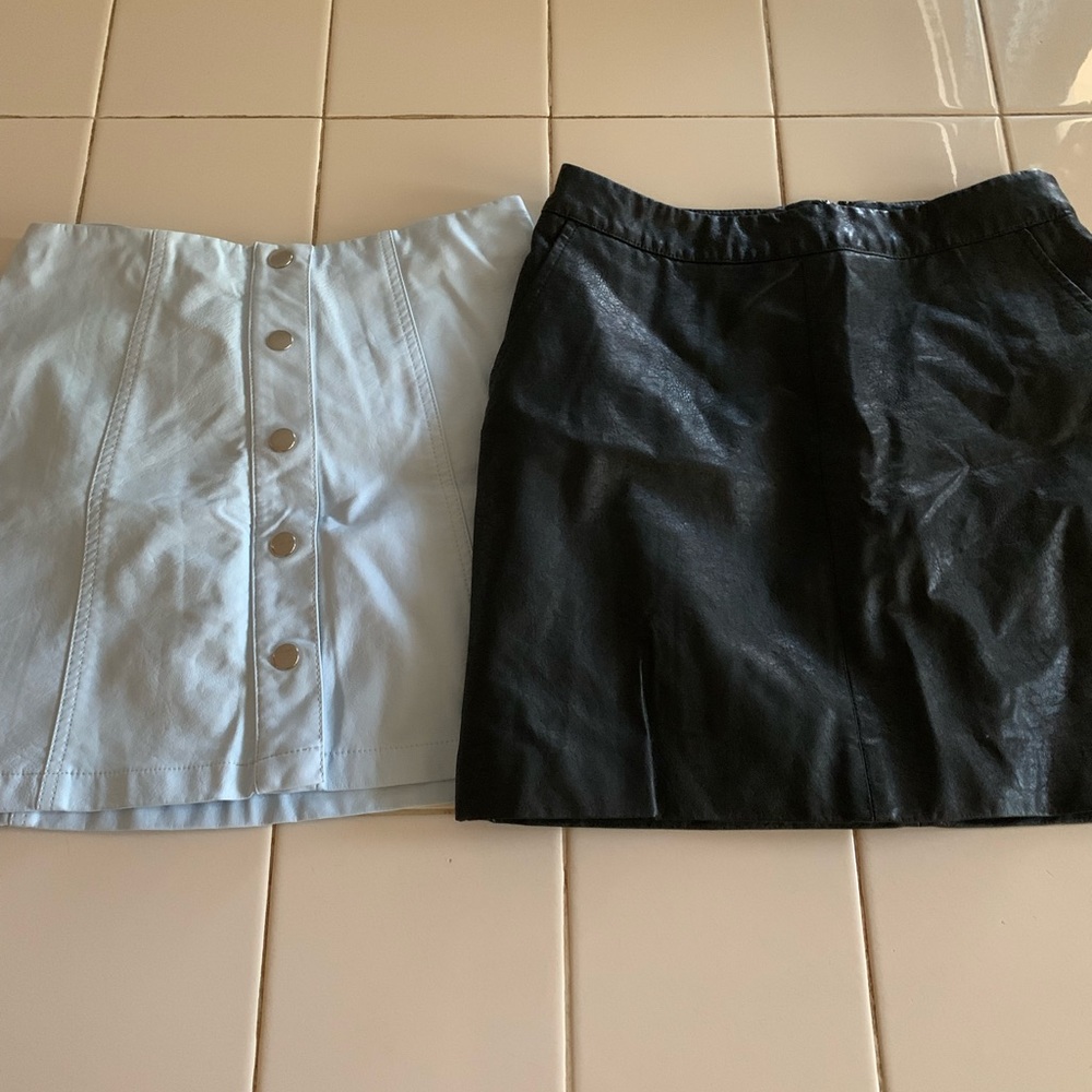 Forever21 Women Mini Faux Leather Style Skirts- SM